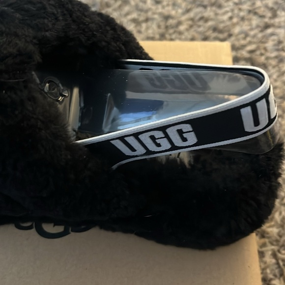 Uggs Fluff Slides - Picture 8 of 8